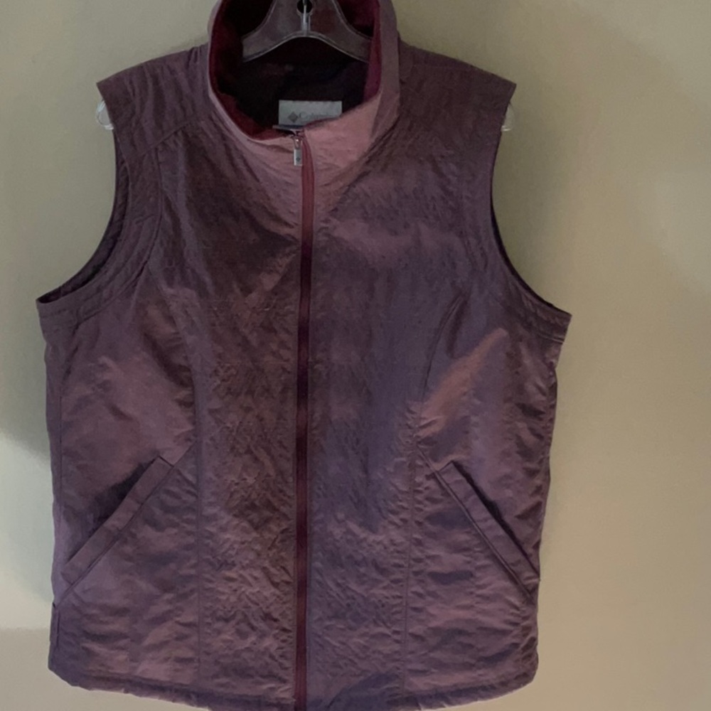 Colombia dusty maroon lightweight vest